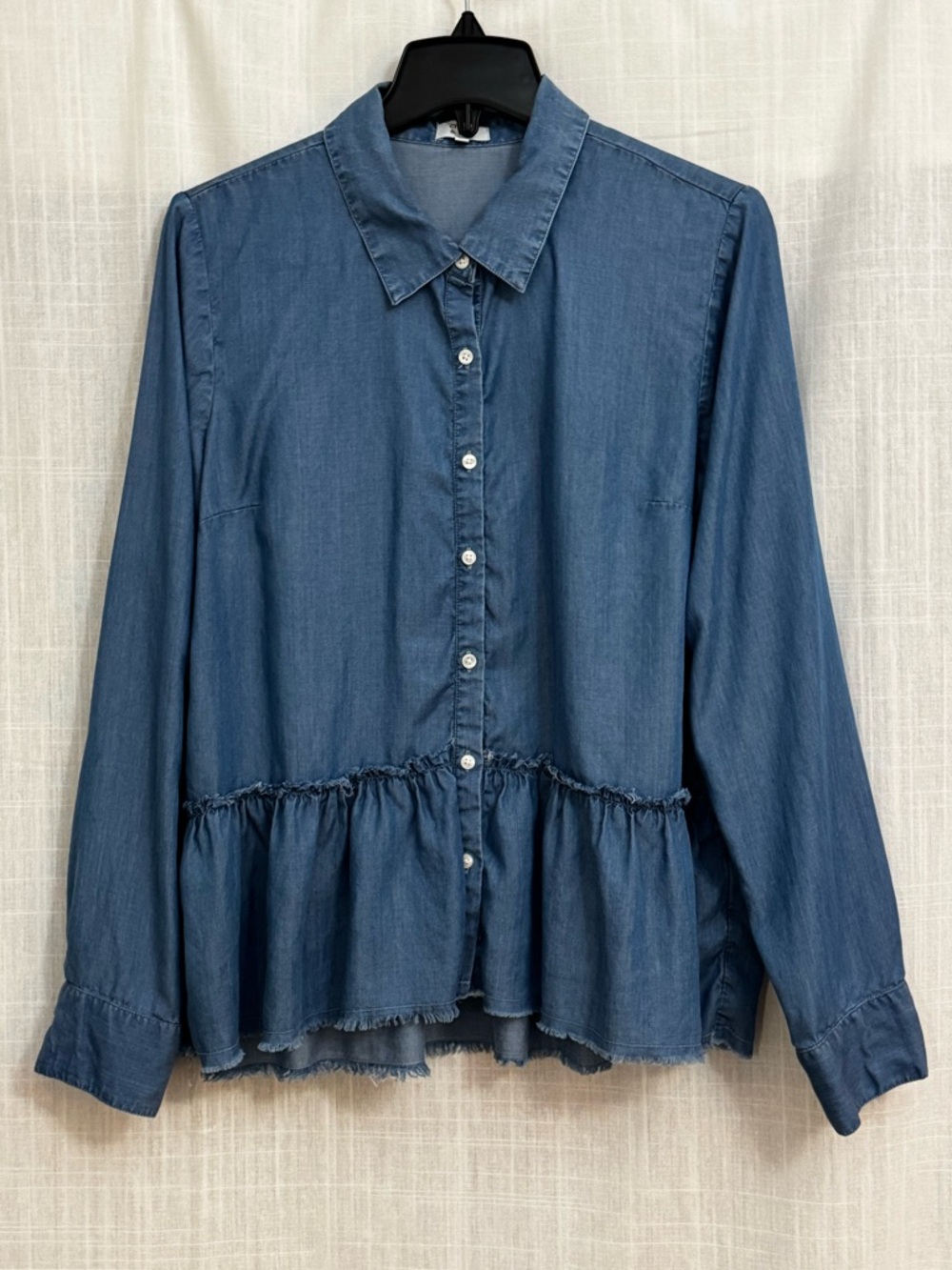 Crown & Ivy Blue Chambray-Denim-look Ruffle-Hem Peplum Button-Down Shirt